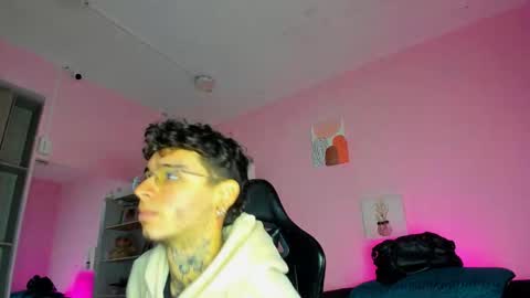 IAN CASTILLO online show from December 4, 11:19 am