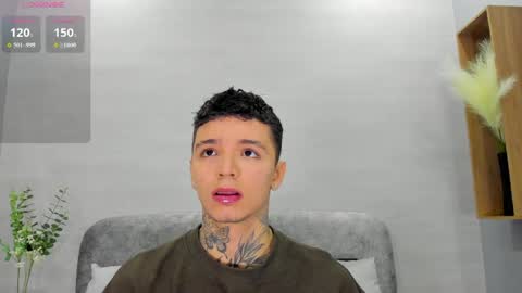 Snapshot of ian_castillo_ chatting on May 27, 11:07 am IAN CASTILLO online show from May 27, 11:07 am