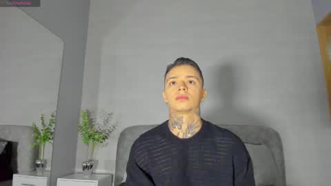 Snapshot of ian_castillo_ chatting on June 8, 11:10 am IAN CASTILLO online show from June 8, 11:10 am