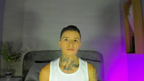 Snapshot of ian_castillo_ chatting on June 12, 11:09 am IAN CASTILLO online show from June 12, 11:09 am