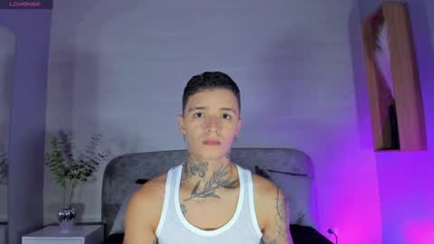 Snapshot of ian_castillo_ chatting on June 13, 11:08 am IAN CASTILLO online show from June 13, 11:08 am