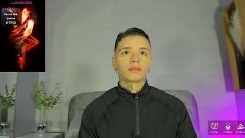 Snapshot of ian_castillo_ chatting on June 15, 11:12 am IAN CASTILLO online show from June 15, 11:12 am