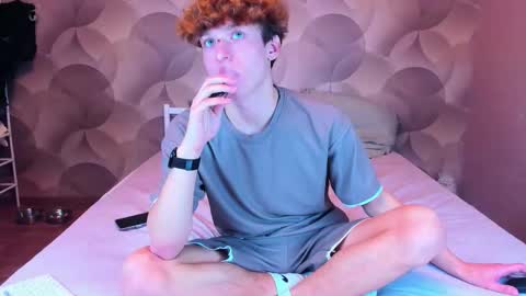 Snapshot of ian_flor chatting on December 17, 12:33 pm Ian Flor online show from December 17, 12:33 pm