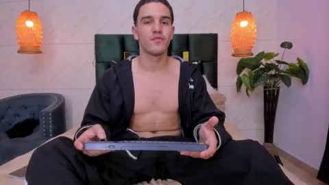 Snapshot of ian_jhonson_ chatting on January 28, 4:18 am Ian online show from January 28, 4:18 am