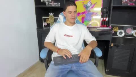 Snapshot of ian_jhonson_ chatting on February 6, 8:34 pm Ian online show from February 6, 8:34 pm