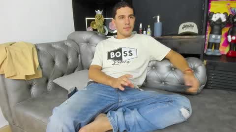 Snapshot of ian_jhonson_ chatting on February 15, 9:59 pm Ian online show from February 15, 9:59 pm