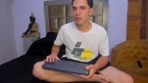 Snapshot of ian_jhonson_ chatting on March 5, 7:27 am Ian online show from March 5, 7:27 am