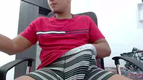 Snapshot of ian_taylor_xxx chatting on December 3, 9:12 pm ian_taylor_xxx online show from December 3, 9:12 pm