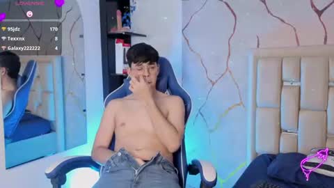 Snapshot of ianblake_ chatting on June 19, 11:19 pm Ian online show from June 19, 11:19 pm