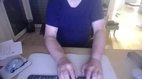 Snapshot of iandy12 chatting on September 21, 9:27 pm iandy12 online show from September 21, 9:27 pm