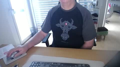 Snapshot of iandy12 chatting on October 8, 6:11 am iandy12 online show from October 8, 6:11 am