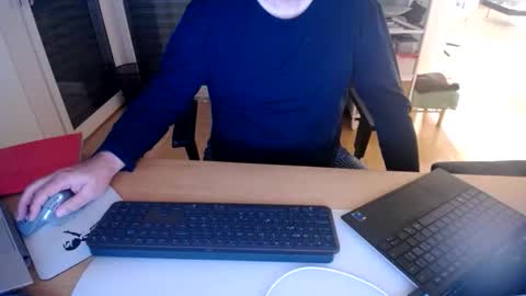 Snapshot of iandy12 chatting on November 10, 11:04 pm iandy12 online show from November 10, 11:04 pm