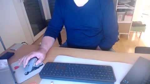 Snapshot of iandy12 chatting on November 25, 10:43 pm iandy12 online show from November 25, 10:43 pm