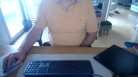 Snapshot of iandy12 chatting on December 2, 7:14 am iandy12 online show from December 2, 7:14 am