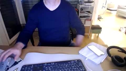 Snapshot of iandy12 chatting on April 6, 9:49 pm iandy12 online show from April 6, 9:49 pm