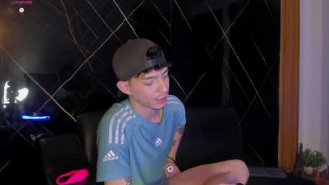 Snapshot of ianlark chatting on June 2, 4:03 am Ian Lark online show from June 2, 4:03 am