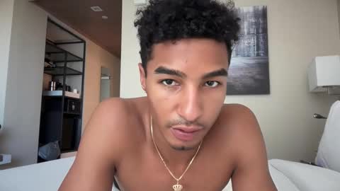 Snapshot of ibeentrouble chatting on May 7, 8:36 pm LimitlessLondo online show from May 7, 8:36 pm