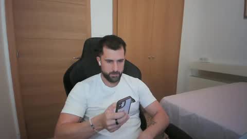 Snapshot of iberian_macho chatting on October 23, 3:11 pm iberian_macho online show from October 23, 3:11 pm