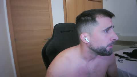 Snapshot of iberian_macho chatting on October 27, 1:59 pm iberian_macho online show from October 27, 1:59 pm