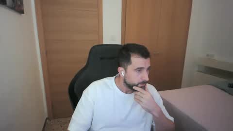 Snapshot of iberian_macho chatting on November 14, 8:57 am iberian_macho online show from November 14, 8:57 am