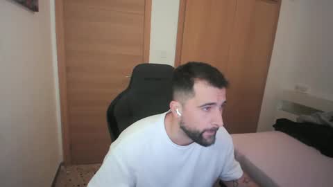 Snapshot of iberian_macho chatting on November 20, 2:28 pm iberian_macho online show from November 20, 2:28 pm