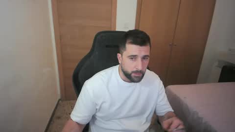 Snapshot of iberian_macho chatting on December 15, 10:08 am iberian_macho online show from December 15, 10:08 am