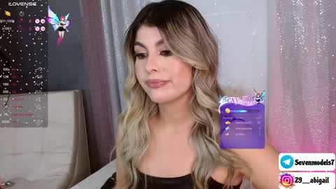 Snapshot of ice_y_abigail chatting on December 5, 3:50 pm ice_y_abigail online show from December 5, 3:50 pm