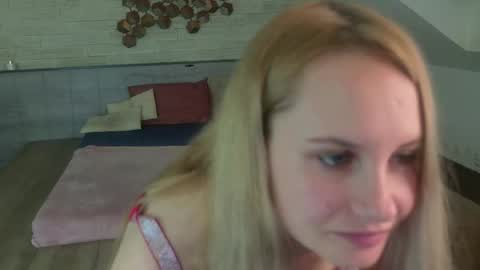Snapshot of icebluebabe chatting on May 18, 6:58 pm Ice Blue online show from May 18, 6:58 pm
