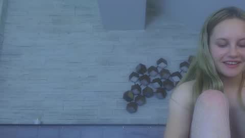 Snapshot of icebluebabe chatting on June 14, 2:24 am Ice Blue online show from June 14, 2:24 am