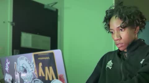 Snapshot of icedmochabree chatting on February 2, 8:24 am bree summers online show from February 2, 8:24 am