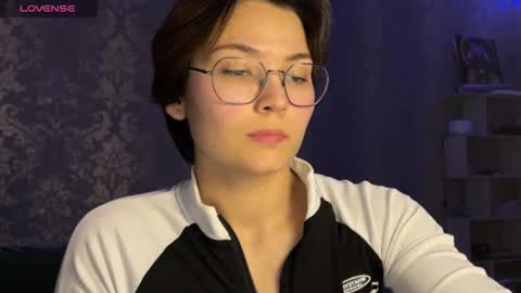 Snapshot of iceeheart chatting on April 15, 7:43 pm Ksenia online show from April 15, 7:43 pm