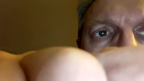 Snapshot of icums4u chatting on December 3, 4:39 pm icums4u online show from December 3, 4:39 pm