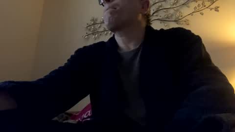 Snapshot of icums4u chatting on February 15, 8:44 am icums4u online show from February 15, 8:44 am