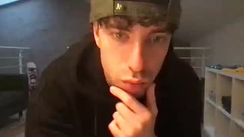 Snapshot of icyninesix chatting on December 22, 3:22 pm icyninesix online show from December 22, 3:22 pm