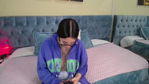 Icy online show from December 22, 11:33 am