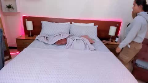 Icy online show from October 7, 10:23 am