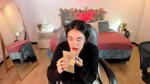 Snapshot of icysweetcam chatting on May 14, 11:28 am Icy online show from May 14, 11:28 am