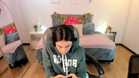 Snapshot of icysweetcam chatting on May 16, 11:31 am Icy online show from May 16, 11:31 am