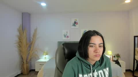 Snapshot of icysweetcam chatting on June 6, 11:59 am Icy online show from June 6, 11:59 am