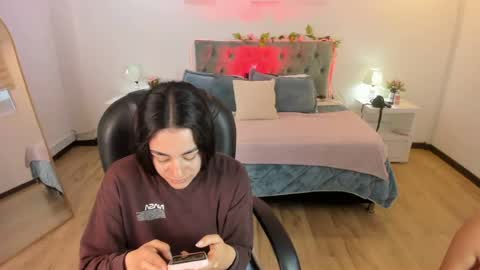 Snapshot of icysweetcam chatting on June 13, 12:03 pm Icy online show from June 13, 12:03 pm