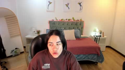 Snapshot of icysweetcam chatting on June 14, 11:56 am Icy online show from June 14, 11:56 am