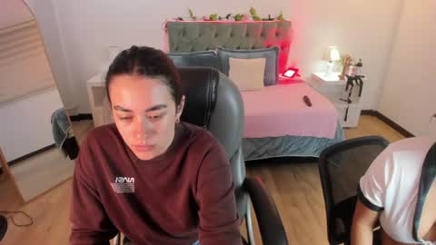 Snapshot of icysweetcam chatting on June 15, 12:07 pm Icy online show from June 15, 12:07 pm