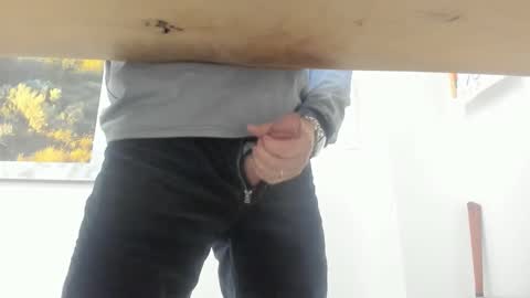 idfunguy2023 online show from December 4, 2:21 am