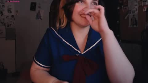 Snapshot of idontknowwhyjojo chatting on May 21, 7:32 pm Saya online show from May 21, 7:32 pm