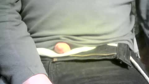 Snapshot of ignoredlittlestloser chatting on January 6, 10:08 am ignoredlittlestloser online show from January 6, 10:08 am