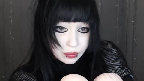 iiiiiiis online show from March 17, 9:40 pm