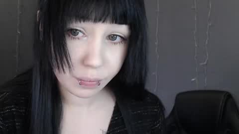 iiiiiiis online show from March 24, 1:27 pm