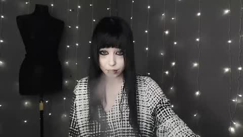 iiiiiiis online show from April 11, 12:04 am
