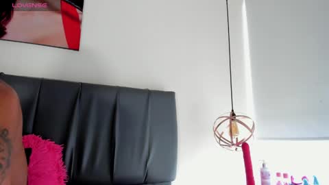 Snapshot of iisabella_noa chatting on June 5, 12:44 pm Isabella online show from June 5, 12:44 pm