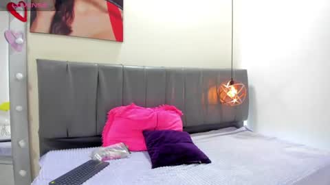 Snapshot of iisabella_noa chatting on June 26, 1:59 pm Isabella online show from June 26, 1:59 pm